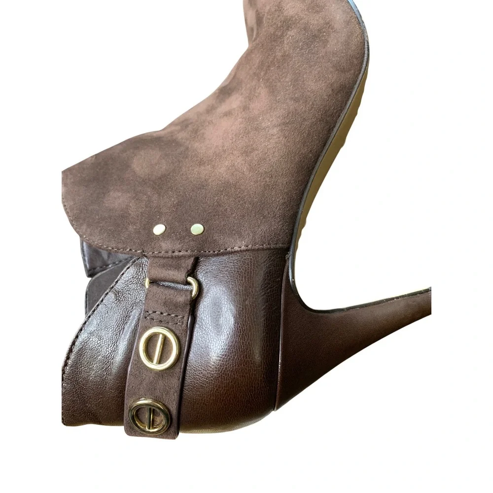 Vince Camuto Venten Brown Suede Leather Ankle Bootie Gold Zipper Buckle Heel 6.5